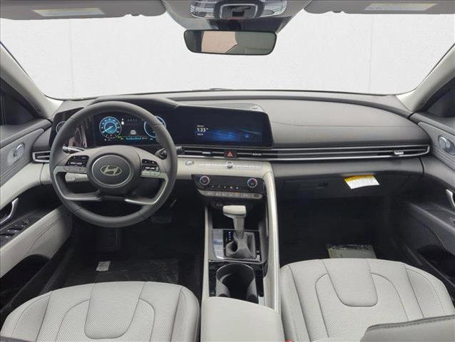 2025 Hyundai Elantra Limited - Photo 15