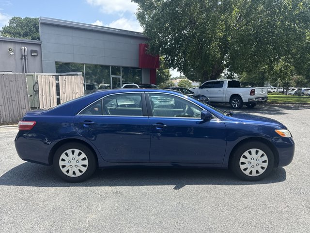 2009 Toyota Camry LE photo 2