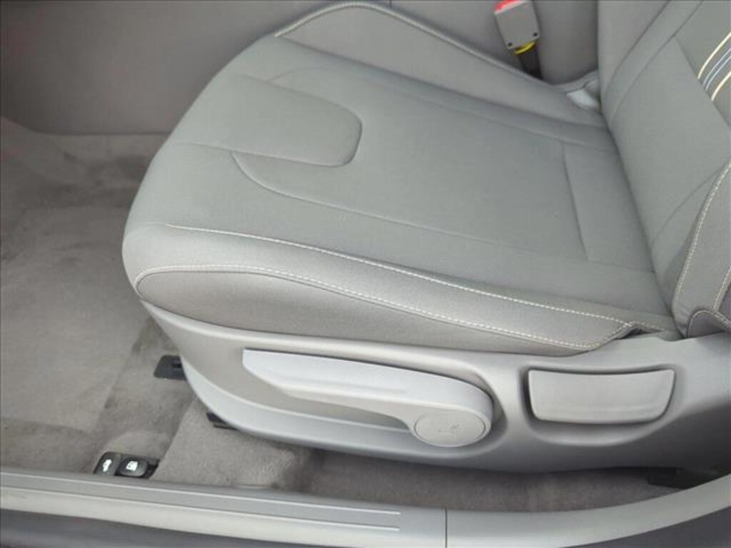 Certified 2025 Hyundai Elantra SEL Convenience 4dr Car