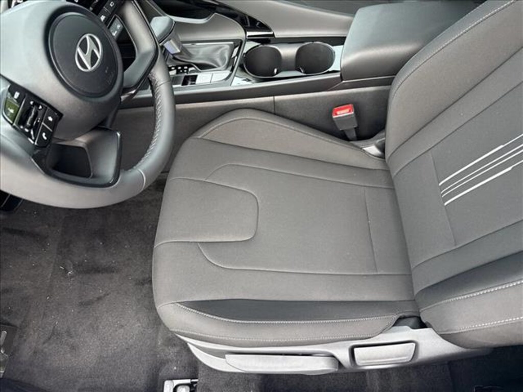 Used 2025 Hyundai Elantra Hybrid SEL Sport 4dr Car