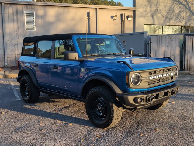 2023 Ford Bronco Black Diamond photo 3