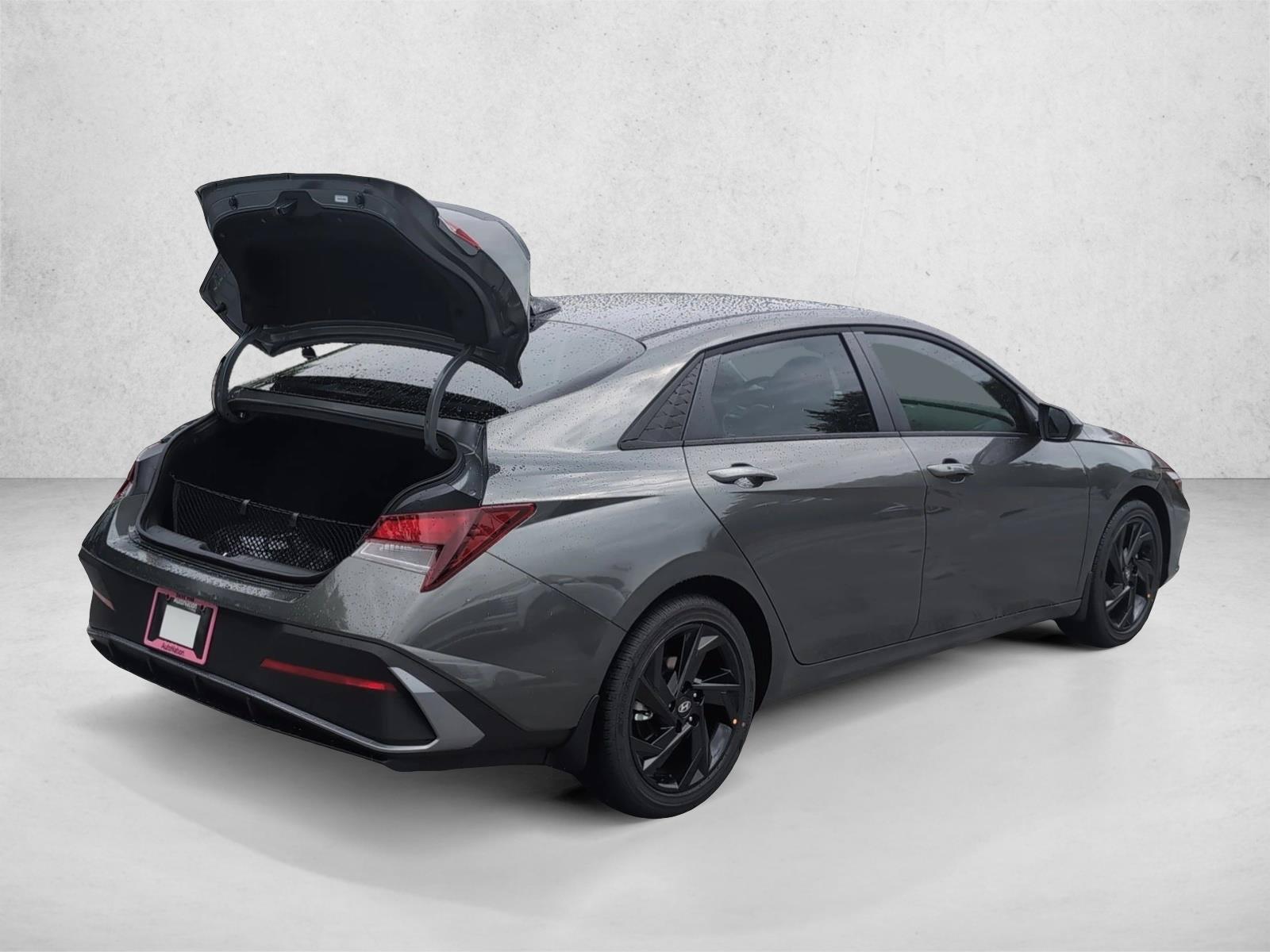 New 2026 Hyundai Elantra SEL Sport 4dr Car