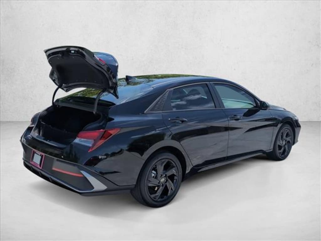 New 2026 Hyundai Elantra SEL Sport 4dr Car