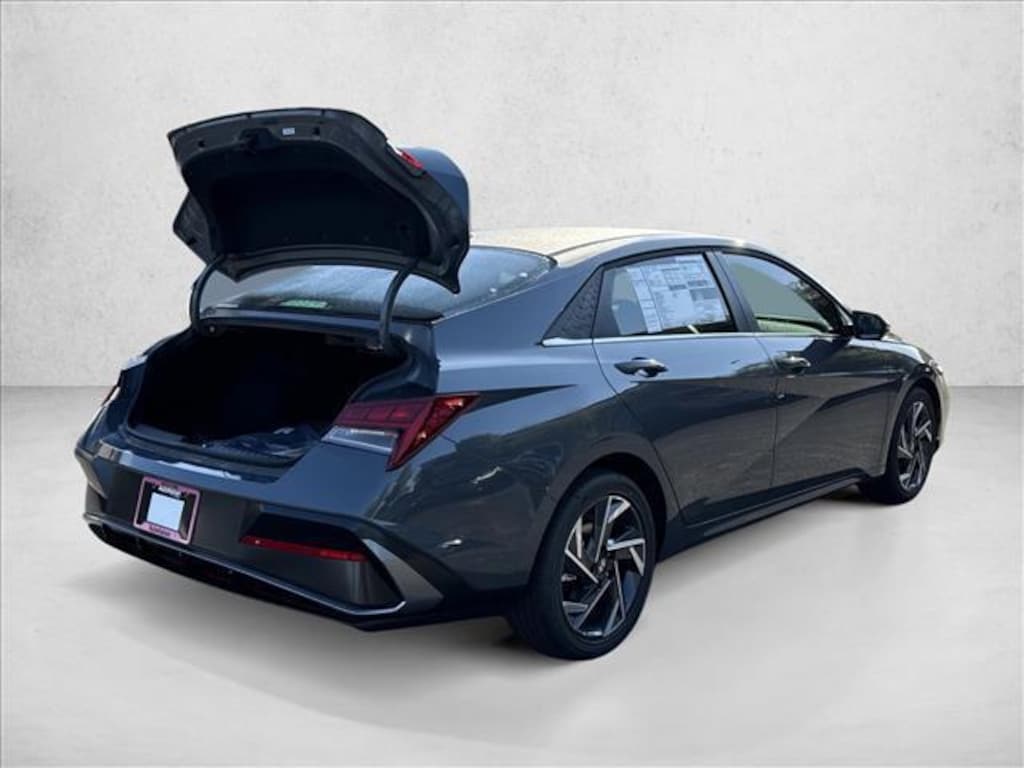 New 2025 Hyundai Elantra Limited 4dr Car