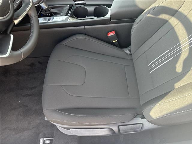 2025 Hyundai Elantra SEL Convenience photo 3