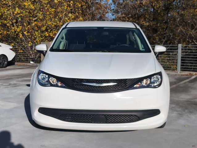 2022 Chrysler Voyager LX photo 2