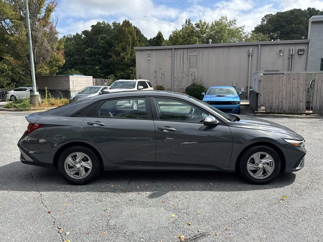 2024 Hyundai Elantra SE photo 3