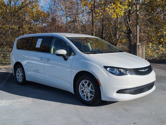 2022 Chrysler Voyager LX photo 3