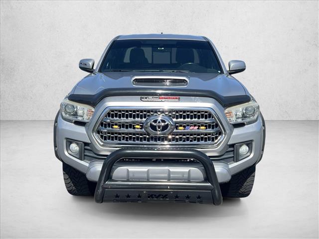 2016 Toyota Tacoma TRD Sport photo 2