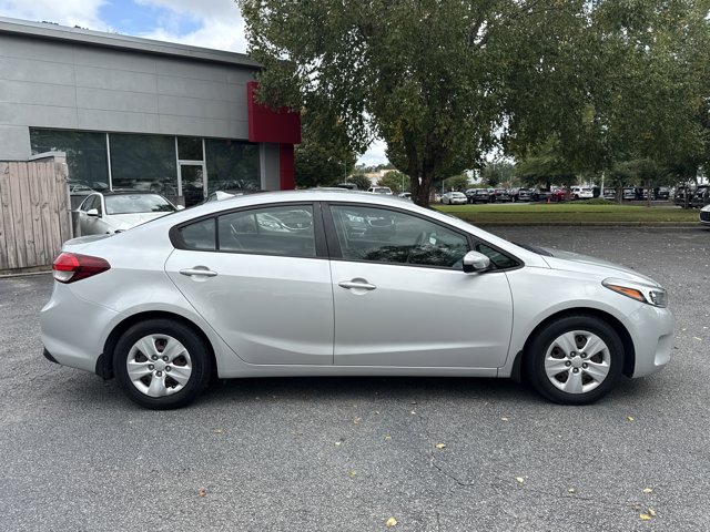 2017 Kia Forte LX Base photo 4
