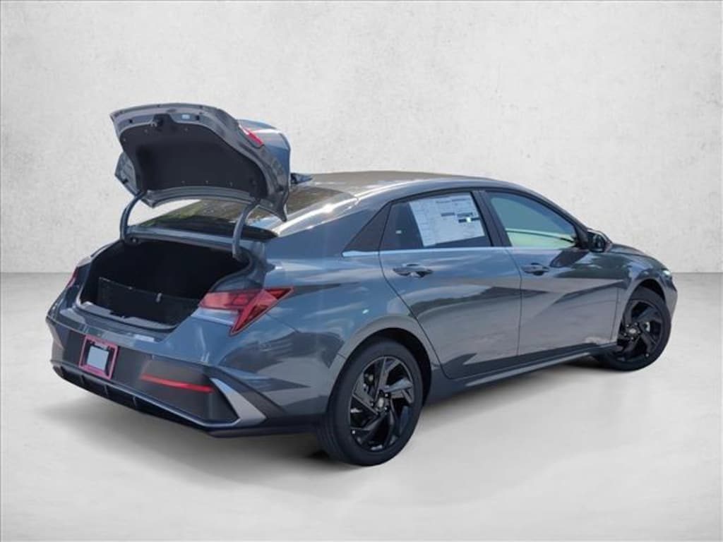 New 2026 Hyundai Elantra SEL Sport 4dr Car