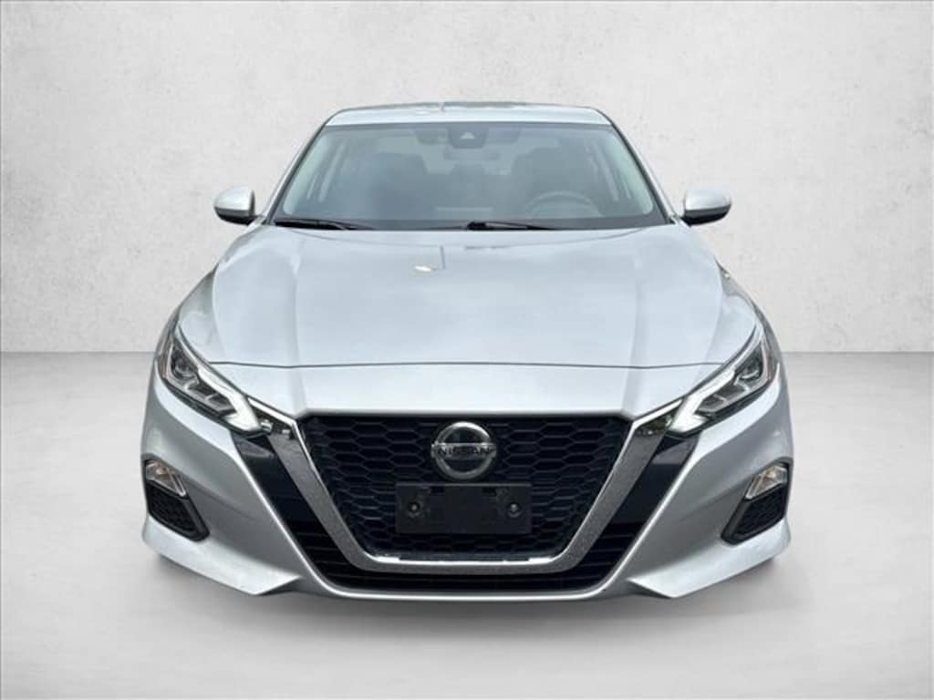 Used 2022 Nissan Altima 2.5 SV 4dr Car