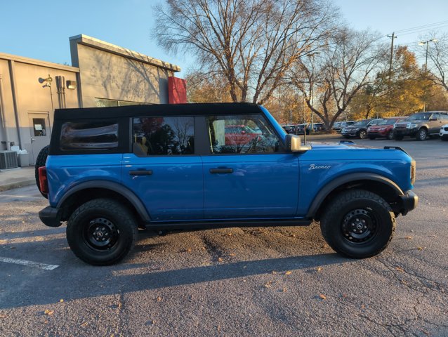 2023 Ford Bronco Black Diamond photo 4
