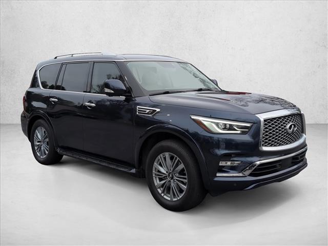 2021 Infiniti QX80 Luxe photo 3