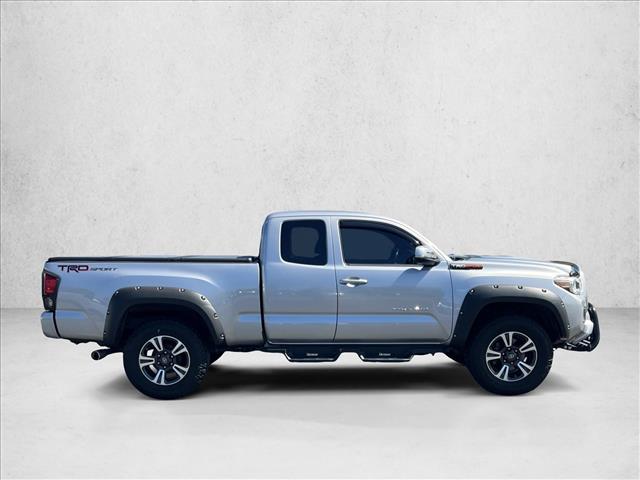 2016 Toyota Tacoma TRD Sport photo 4