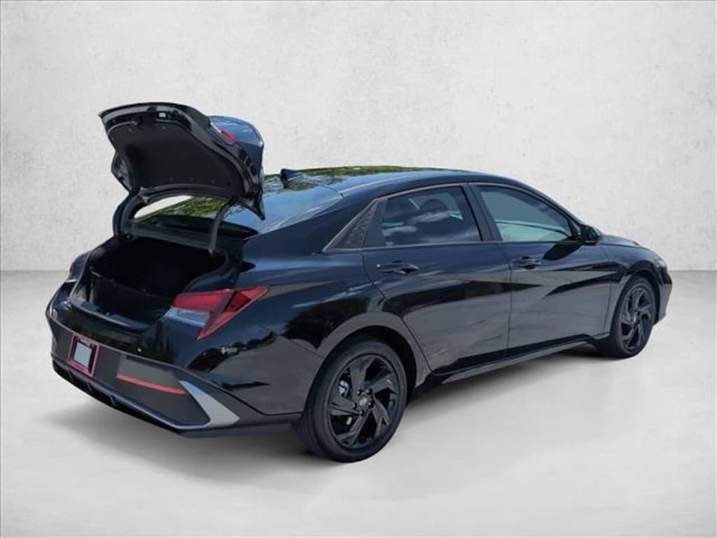 New 2026 Hyundai Elantra SEL Sport 4dr Car