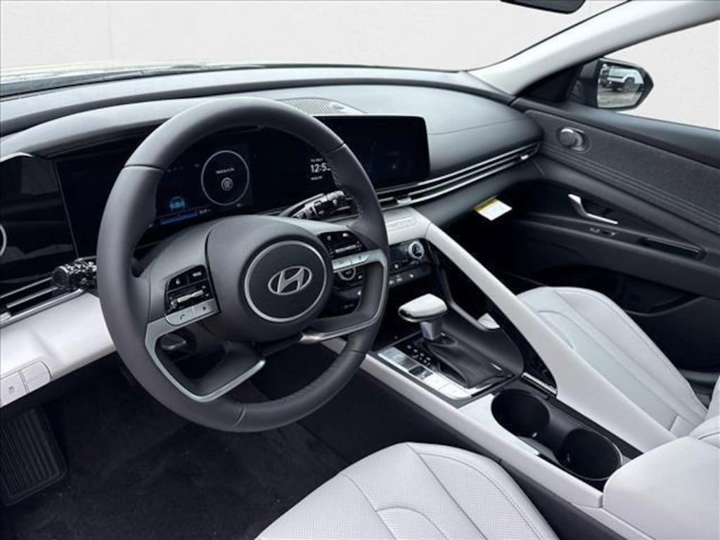 Certified 2025 Hyundai Elantra Limited 4dr Car