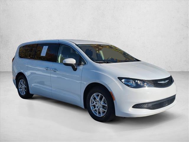 2022 Chrysler Voyager LX photo 3