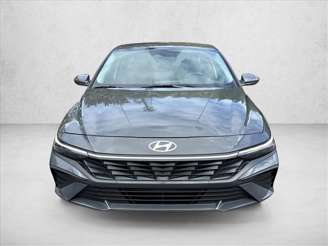 2024 Hyundai Elantra SE photo 2