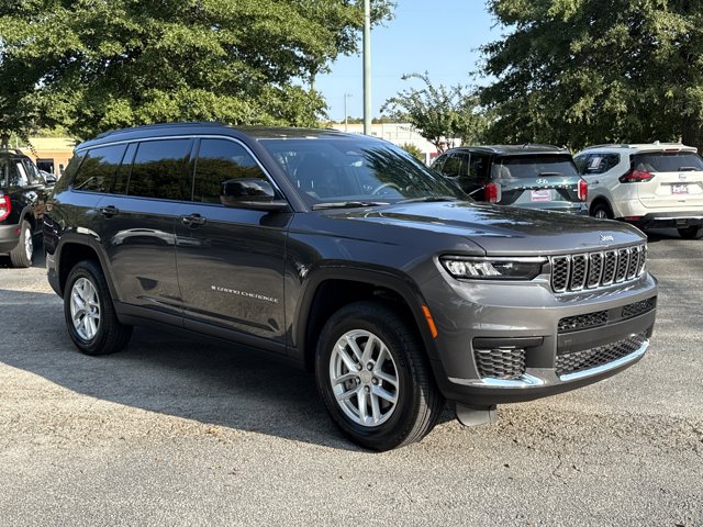 2025 Jeep Grand Cherokee Laredo Sport photo 3