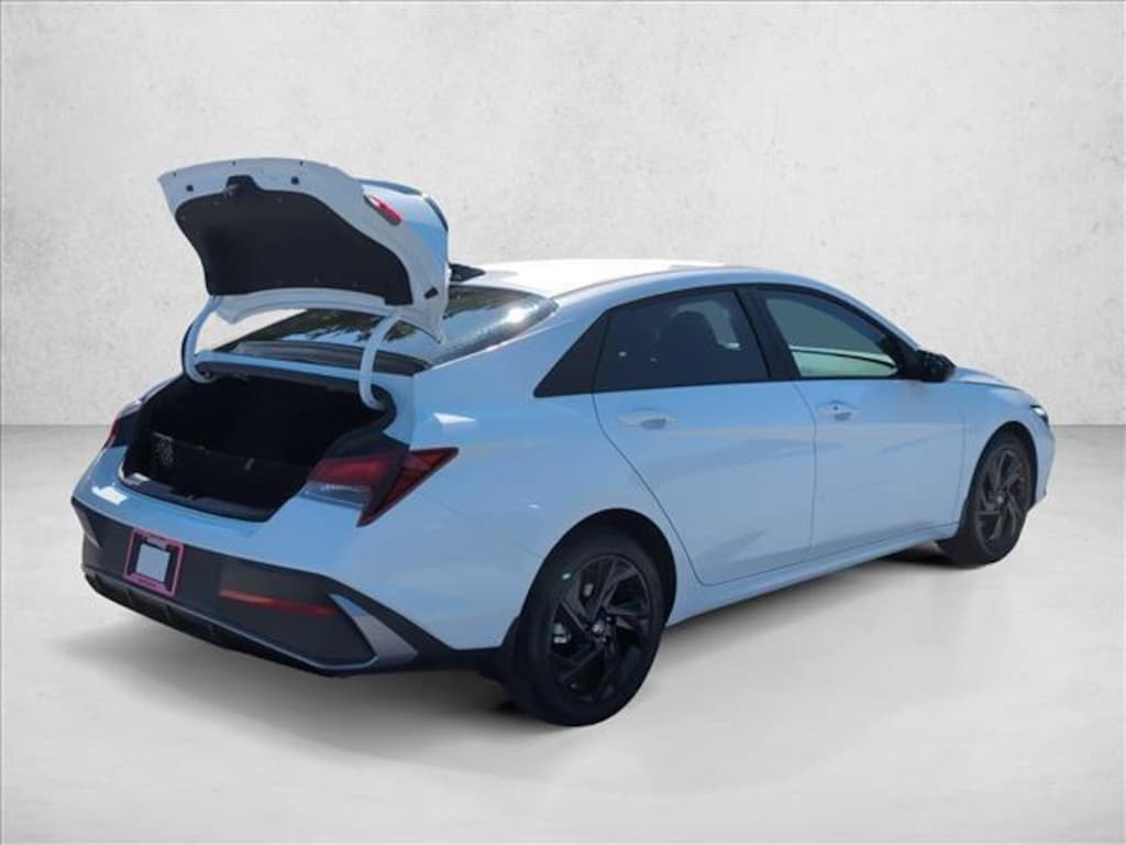 New 2026 Hyundai Elantra SEL Sport 4dr Car