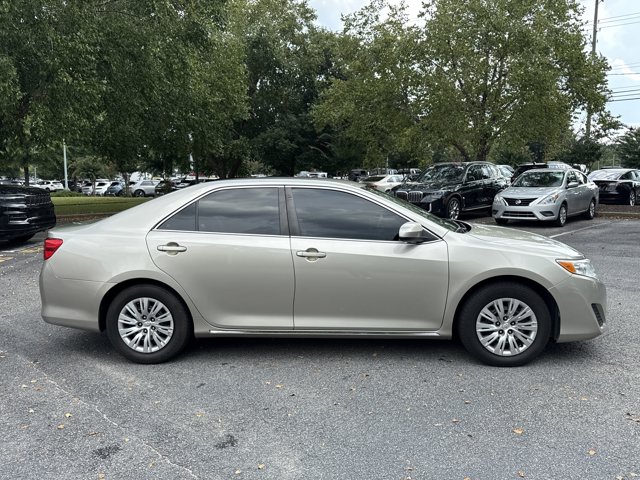 2014 Toyota Camry LE photo 4