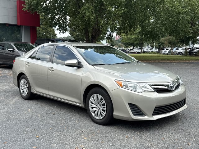 2014 Toyota Camry LE photo 3