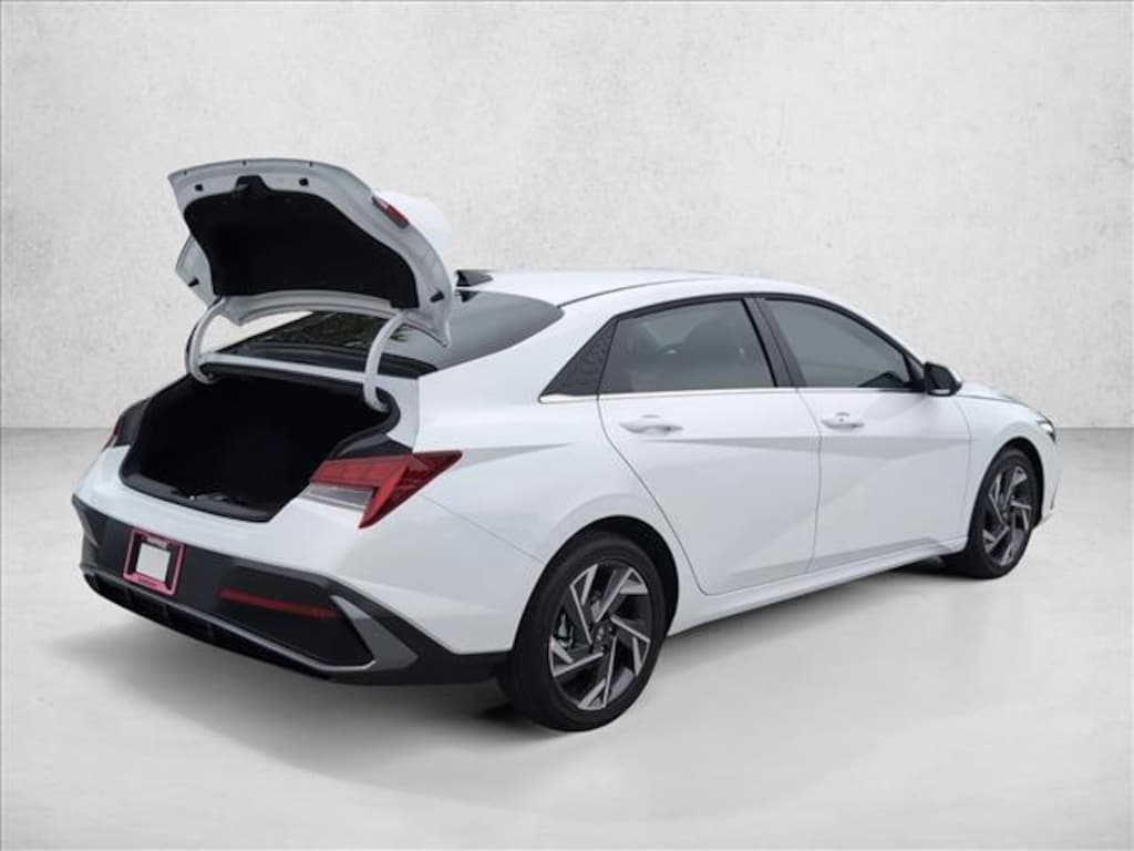 New 2026 Hyundai Elantra Limited 4dr Car