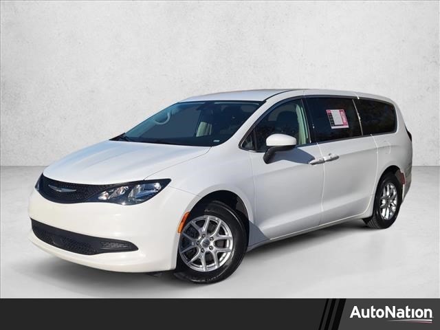 2022 Chrysler Voyager LX Mini-van Passenger's photo