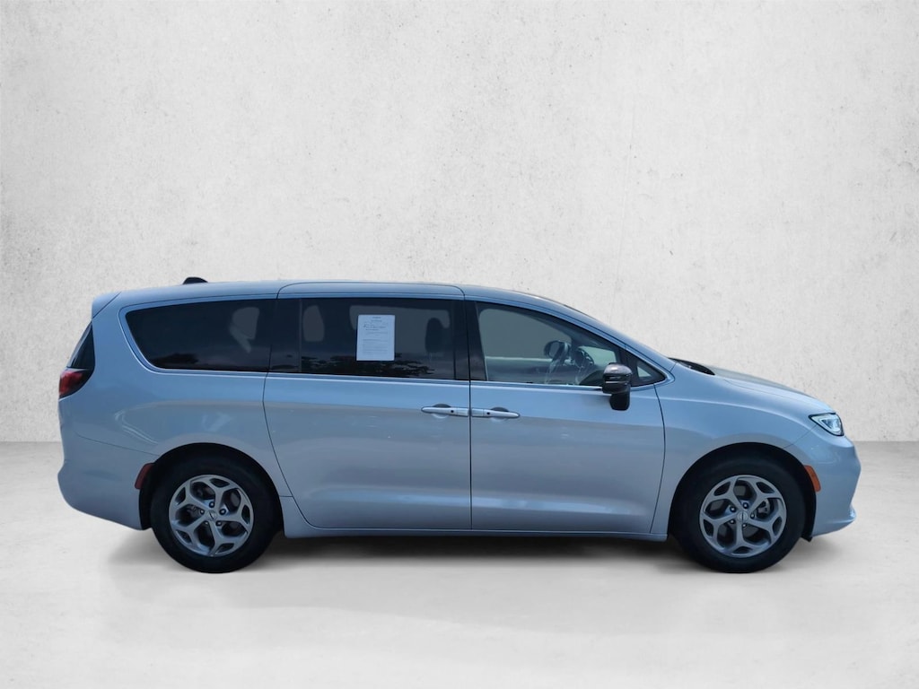 Used 2024 Chrysler Pacifica Limited Mini-van Passenger