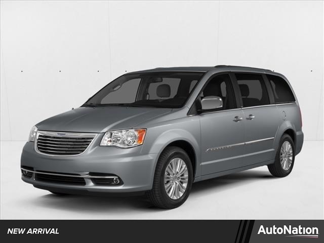 2015 Chrysler Town & Country Touring's photo