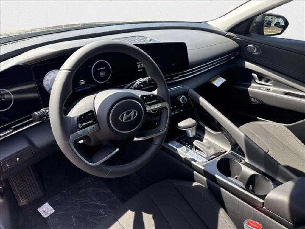 Certified 2025 Hyundai Elantra SEL Convenience 4dr Car