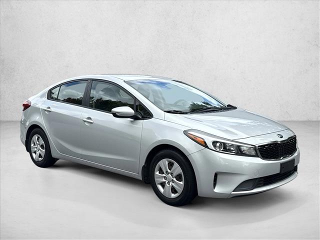 2017 Kia Forte LX Base photo 3