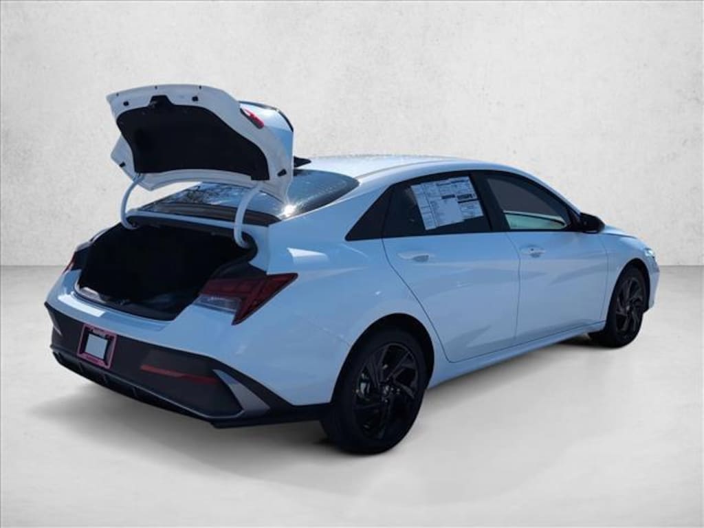 New 2026 Hyundai Elantra Hybrid SEL Sport 4dr Car