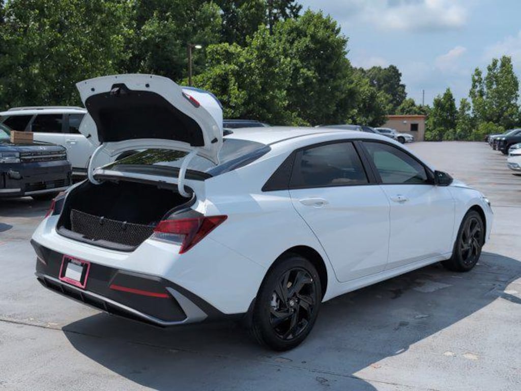 New 2026 Hyundai Elantra SEL Sport 4dr Car