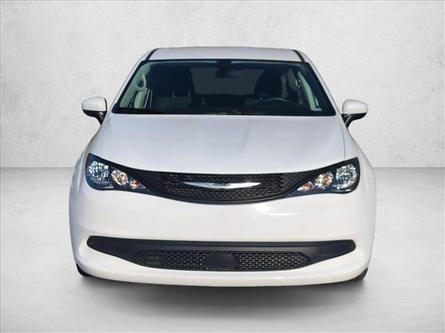 2022 Chrysler Voyager LX photo 2