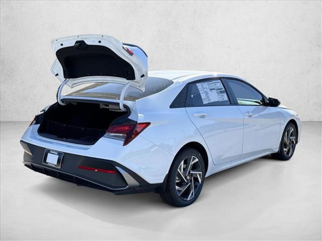 New 2025 Hyundai Elantra SEL Sport 4dr Car