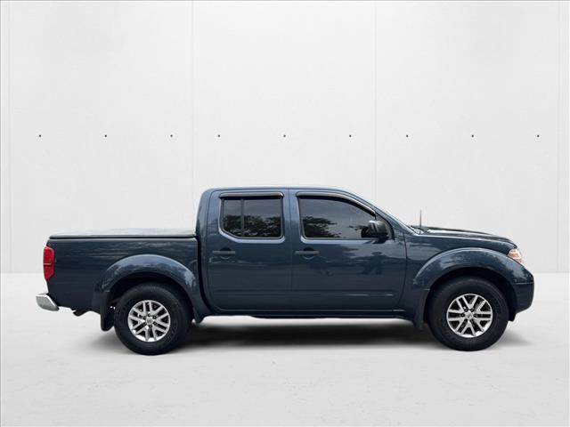 2017 Nissan Frontier SV Crew Cab photo 4