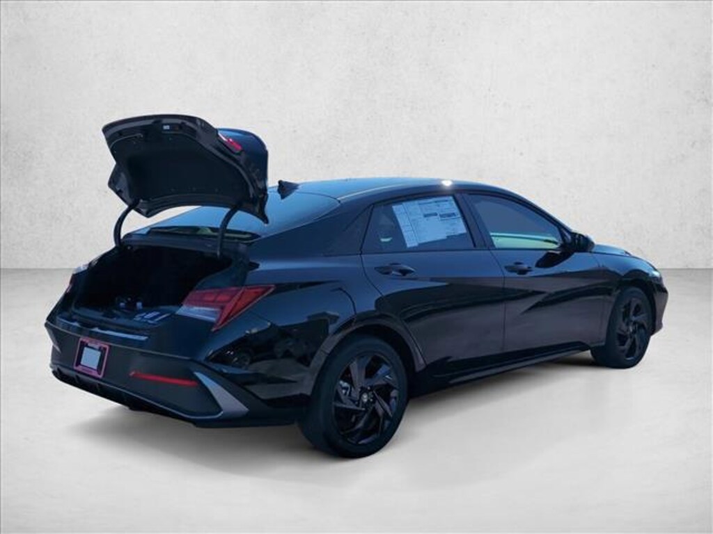 New 2026 Hyundai Elantra Hybrid SEL Sport 4dr Car