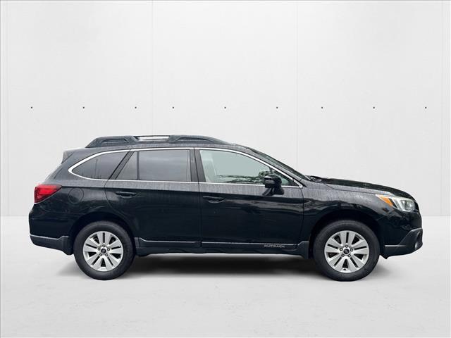2017 Subaru Outback Premium photo 2