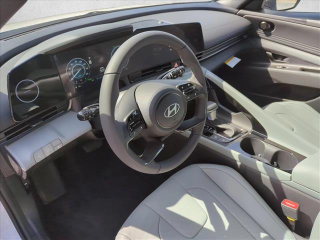 2025 Hyundai Elantra Hybrid Limited photo 3