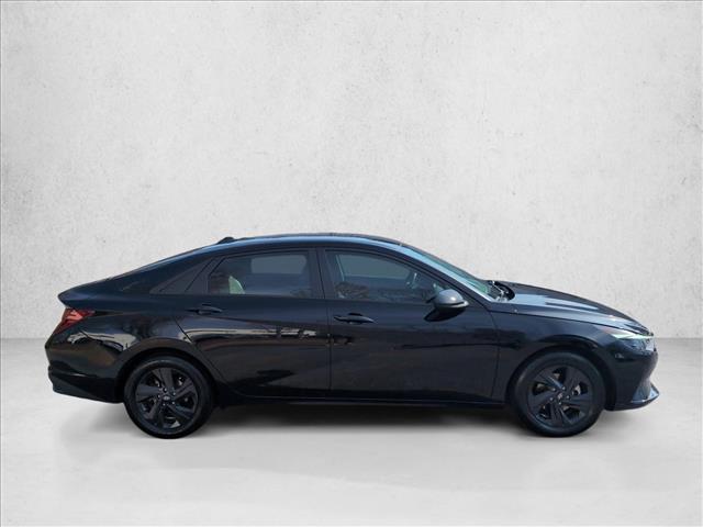 2021 Hyundai Elantra SEL photo 4