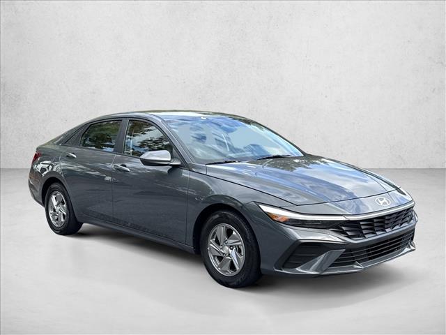2024 Hyundai Elantra SE photo 3