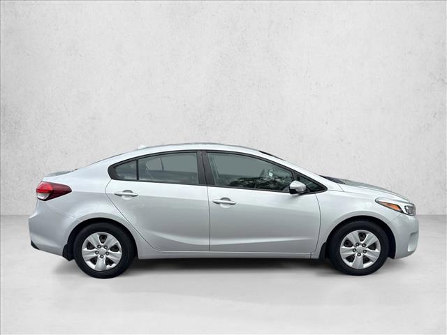 2017 Kia Forte LX Base photo 4