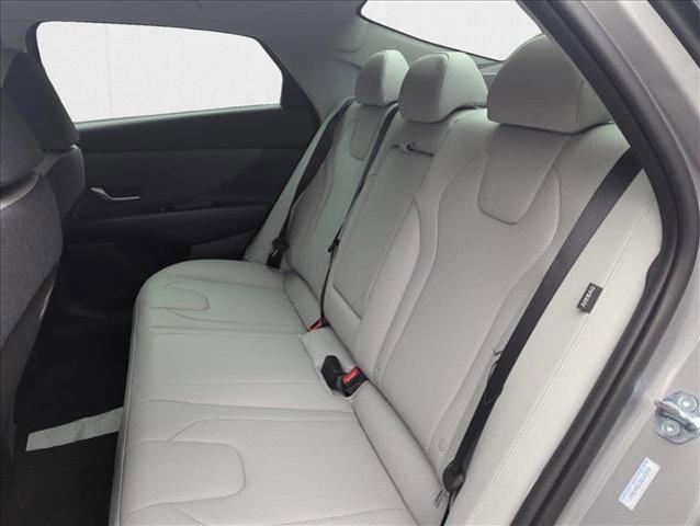 2025 Hyundai Elantra Limited - Photo 16