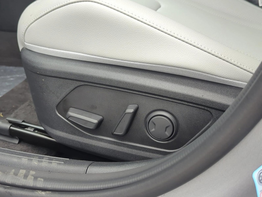 Certified 2025 Hyundai Elantra Hybrid Limited 4dr Car