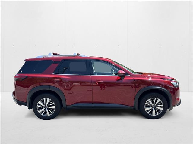 2023 Nissan Pathfinder SL photo 4