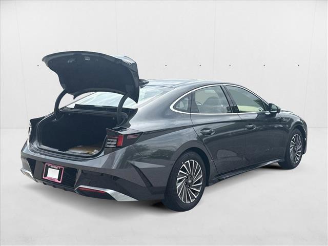 2025 Hyundai Sonata Hybrid Limited photo 2