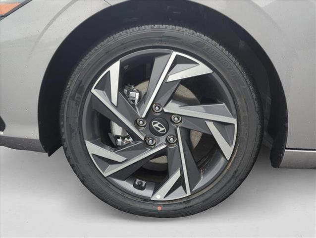 2025 Hyundai Elantra Limited - Photo 10