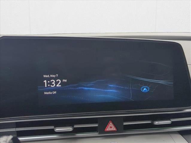 2025 Hyundai Elantra Limited - Photo 13